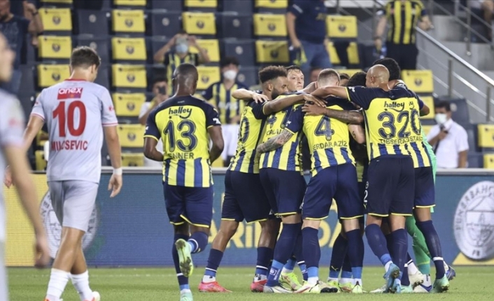 Fenerbahçe, sahasında 3 puanı 2 golle aldı