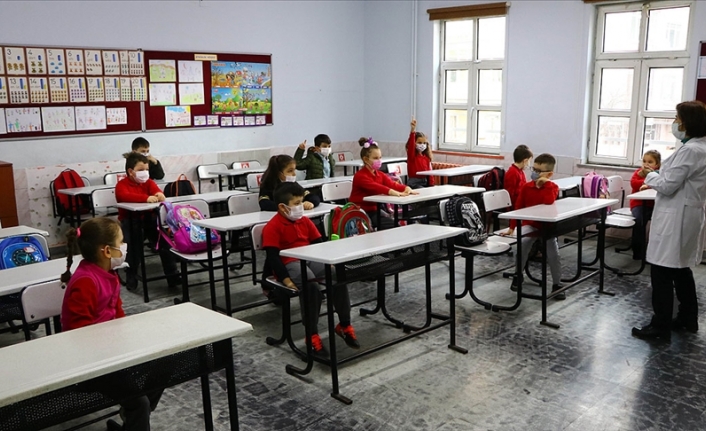 'Kovid-19 Salgınında Okullarda Alınması Gereken Önlemler Rehberi' il milli eğitim müdürlüklerine gönderildi