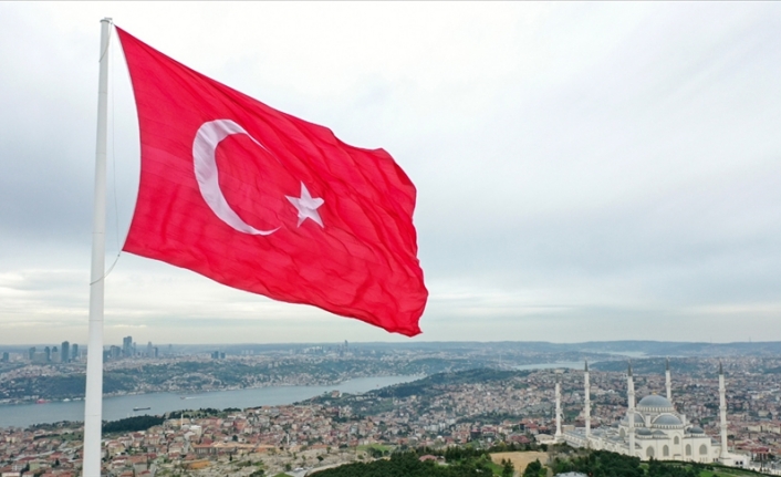 Türkiye'nin en büyük bayrakları İstanbul Boğazı'nın iki yakasında dalgalanacak