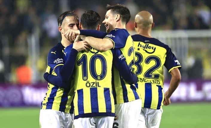 Fenerbahçe 1 puanı son saniyede kurtardı