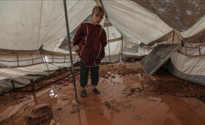 İdlib'de şiddetli yağış sonucu çadır kentler sular altında kaldı