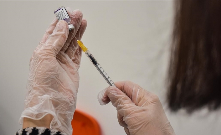 Vaka sayılarını artıran Omicron'a karşı 'aşılarınızı tamamlayın' uyarısı