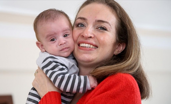 Yoğun bakımdaki anne ile prematüre bebeğinin yaşam savaşı mutlu sonla bitti