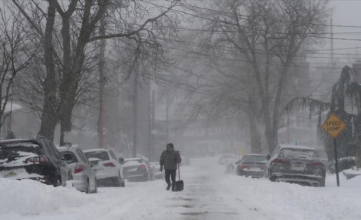 ABD'nin doğu yakası şiddetli kar fırtınasına teslim oldu