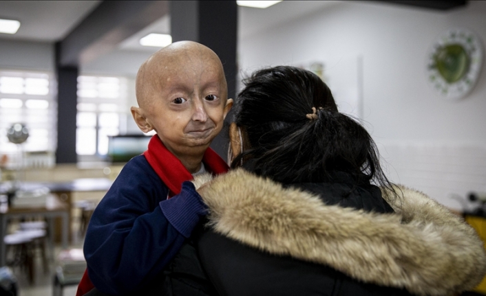 Bedeni hızla yaşlanan 9 yaşındaki Veysel, iyileşebilme umudunu asla kaybetmiyor