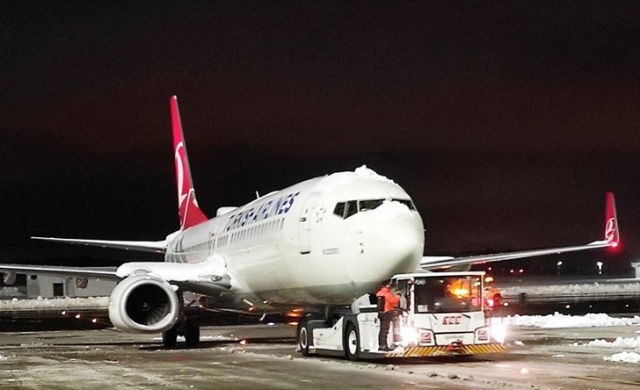 İstanbul Havalimanı'nda uçakların kalkışları da başladı