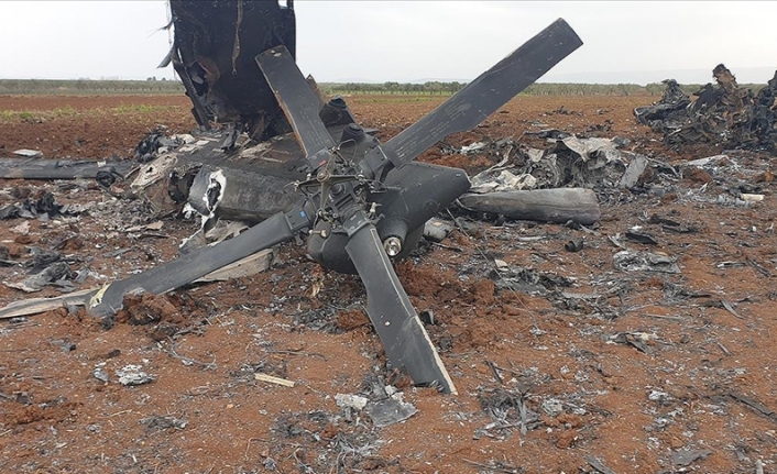 AA, ABD'nin Suriye'deki DEAŞ operasyonunda imha ettiği Amerikan helikopterinin enkazına ulaştı
