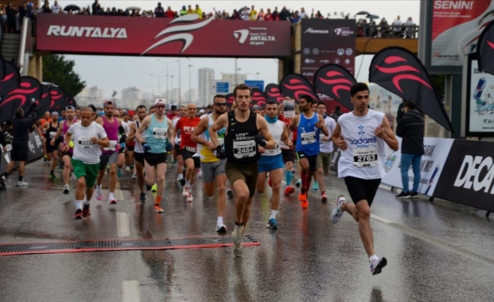 Antalya Maratonu koşuldu