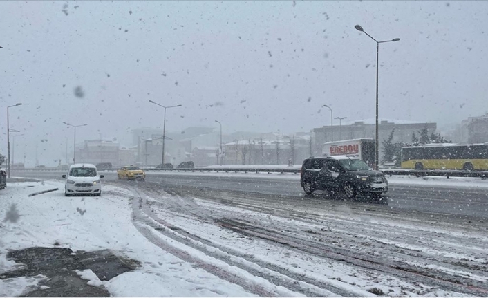 İstanbul'da karla mücadele devam ediyor