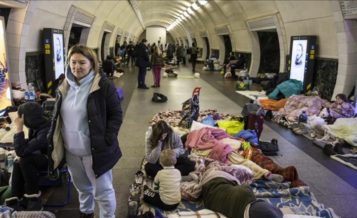 Savaş nedeniyle Kiev sakinleri 1 aydır metro istasyonlarına sığınıyor