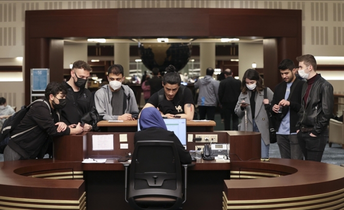 Cumhurbaşkanlığı Millet Kütüphanesi öğrencilerden sahur vaktinde de yoğun ilgi görüyor