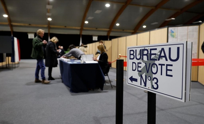Fransa'da cumhurbaşkanı seçimi yapılıyor