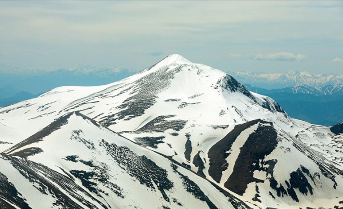 Ardahan'ın karlı zirveleri güzel görüntü oluşturuyor