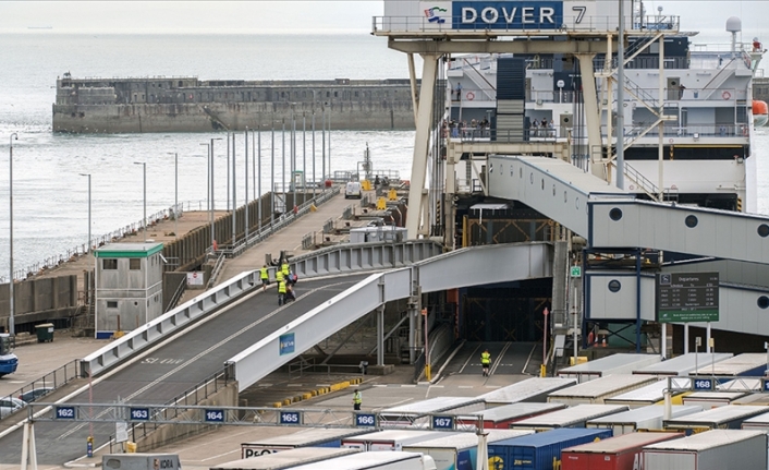 Dover Limanı'ndaki yoğunluk nedeniyle yolculara erken gelmeleri çağrısı yapıldı