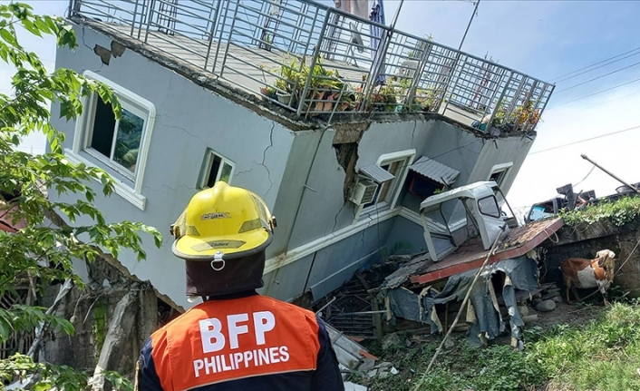 Filipinler'de 7 büyüklüğünde deprem meydana geldi