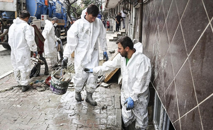İstanbul'da su baskınından zarar gören bölgelerde çalışmalar sürüyor