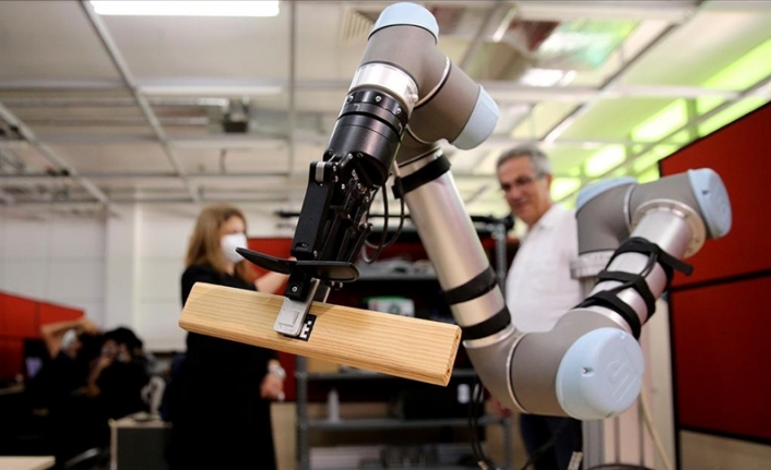 Yapay zekalı 'kalfa robotlar' fabrikalarda göreve hazır