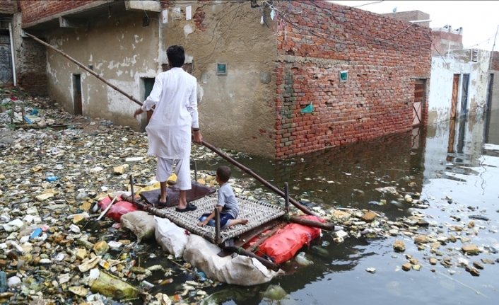 Pakistan'da 2 aydır etkili olan muson yağmurlarında 777 kişi öldü