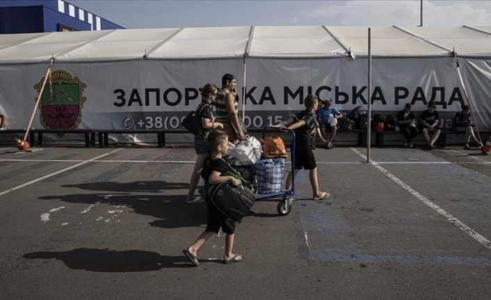 Ukrayna'da yerinden edilen siviller günler süren yolculuktan sonra kamplara ulaşabiliyor