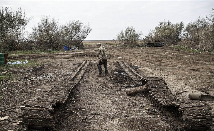 Herson cephesindeki Ukrayna tank birlikleri piyadelerin ilerlemesini sağlıyor