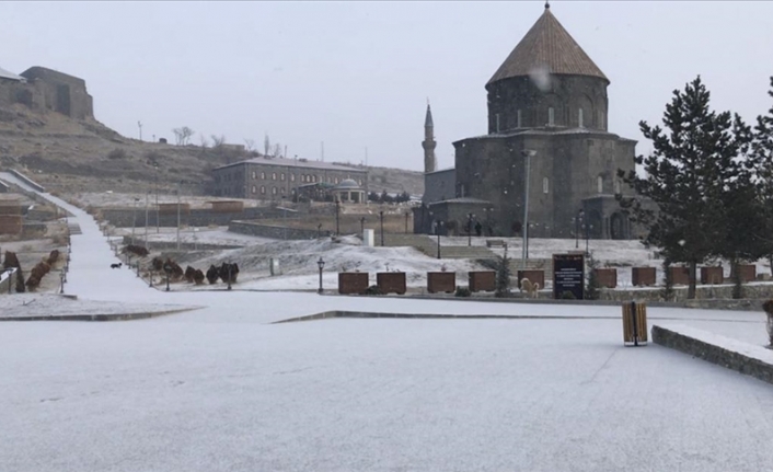 Doğu Anadolu'da kar ve soğuk hava hüküm sürüyor