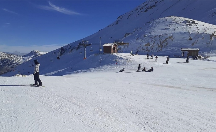 Kayak merkezlerinde kar kalınlığı en fazla 62 santimetreyle Davraz'da ölçüldü