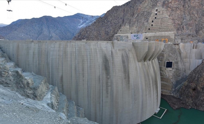 Yusufeli Barajı'nda su seviyesi 63 metreye ulaştı, dip savaklar test edildi