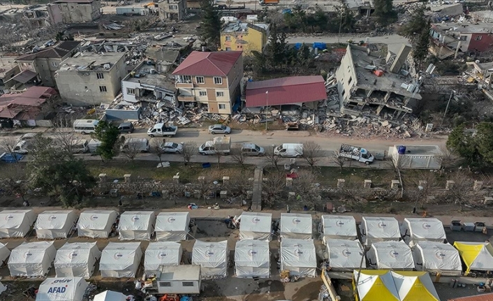 Deprem öncesi ve sonrası fotoğraflar, yıkımın boyutunu gösteriyor
