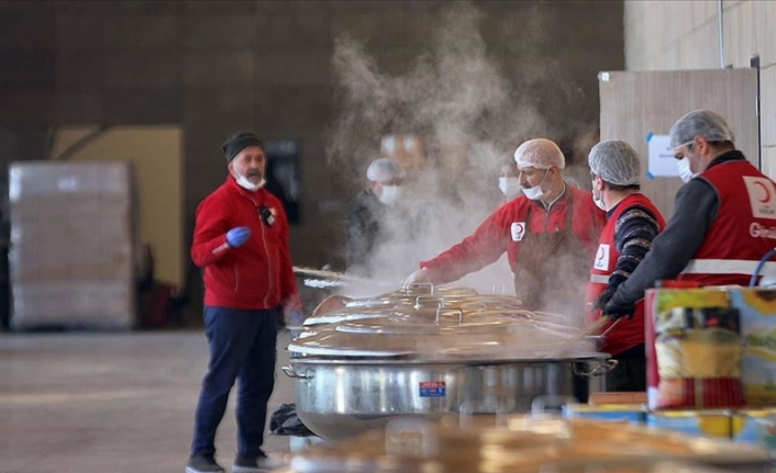 Türk Kızılay, Kahramanmaraş'ta depremzedelerin sıcak yemek ihtiyacını karşılıyor