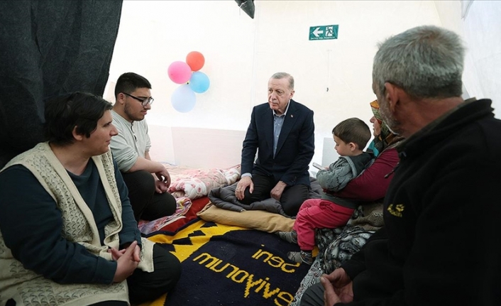 Cumhurbaşkanı Erdoğan, Afşin'deki çadır kentte incelemelerde bulundu