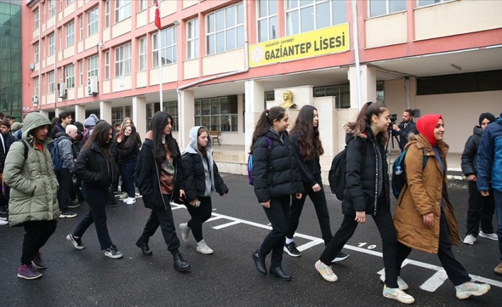 Depremden etkilenen Gaziantep, Adana ve Osmaniye'de eğitim öğretim yeniden başladı