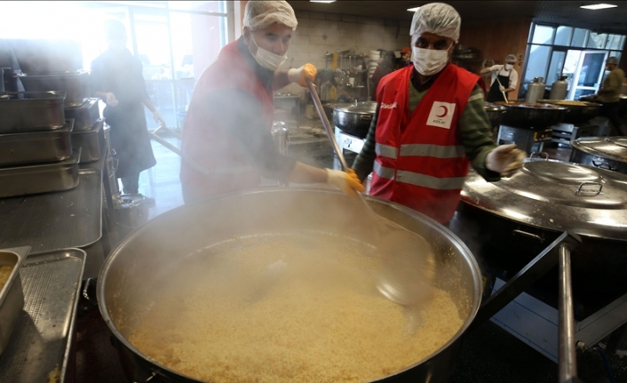 Türk Kızılay afet bölgesinde 93 milyon 268 bin kişilik beslenme desteği sağladı