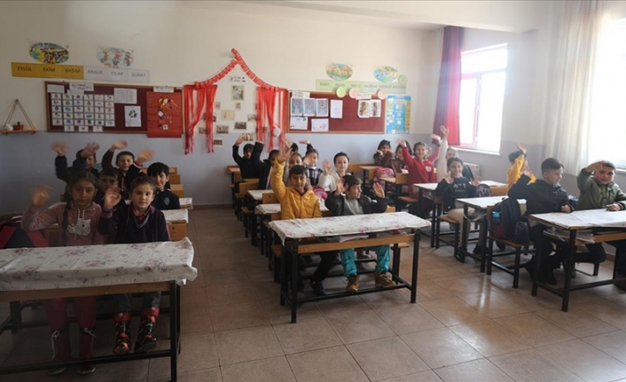 Kahramanmaraş'ta depremlerin ardından okullarda yeniden eğitime başlandı