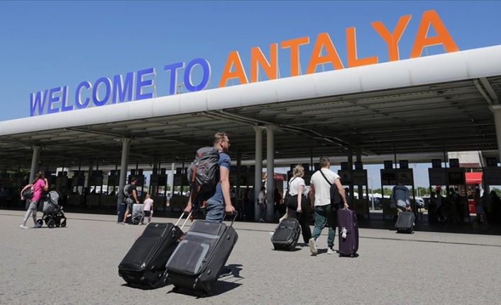 Antalya, geçen yıla göre artan turist sayısıyla 16 milyon hedefine ilerliyor