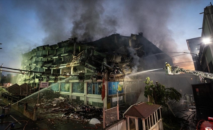 Başakşehir'de fabrikada çıkan yangını söndürme çalışmaları 37 saattir devam ediyor