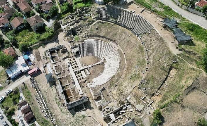 Kazı çalışmalarının sürdüğü Prusias ad Hypium Antik Kenti, FPV dron ile görüntülendi