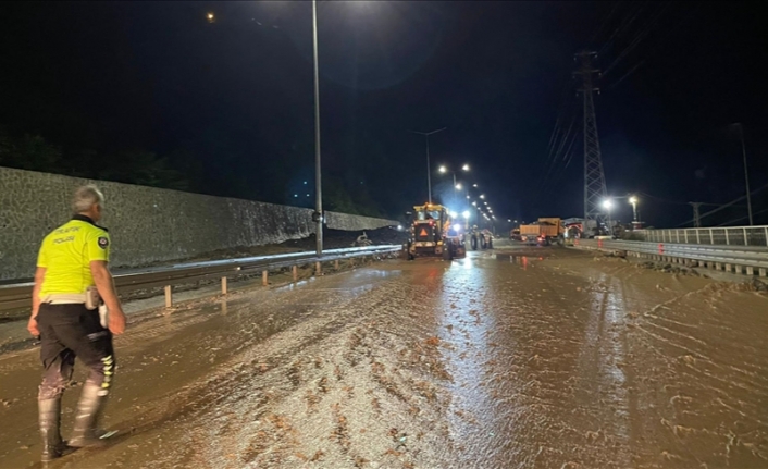 Trabzon-Gümüşhane kara yolu ulaşıma kapatıldı