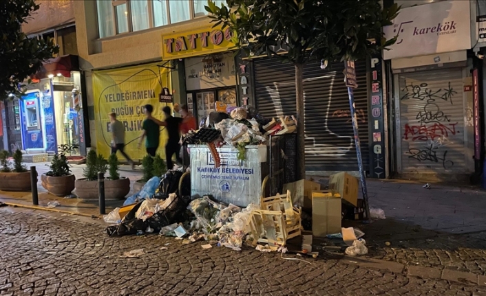 Kadıköy'de ve bazı metro istasyonlarında çöpler toplanmadı