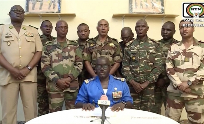 Nijer'de asker yönetime el koydu