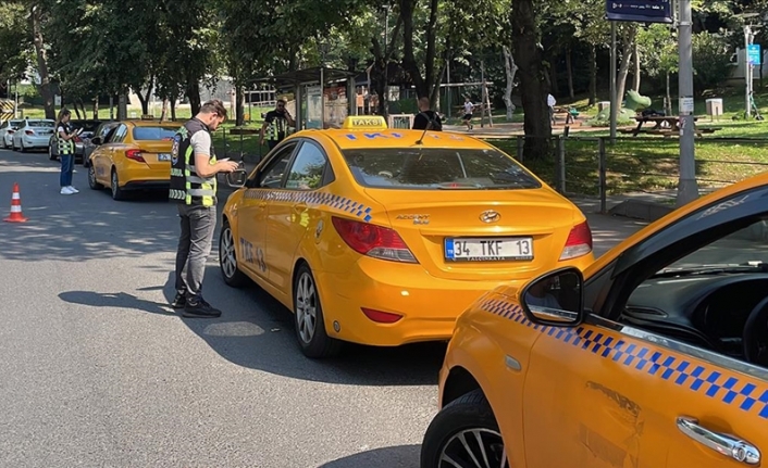 Uzmanlar İstanbul'daki taksi sorununa ilişkin çözüm önerilerini anlattı