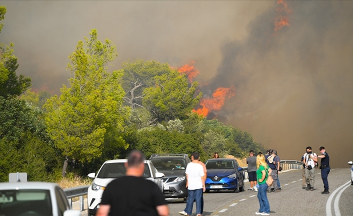 Yunanistan'daki orman yangınları tüm çabalara rağmen kontrol altına alınamıyor