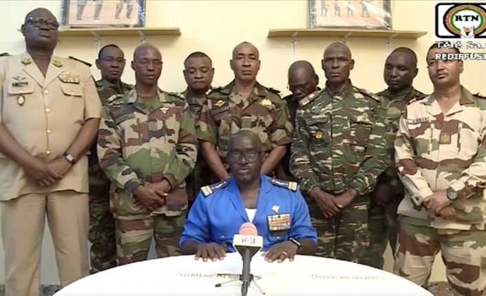Nijer'de cunta, askeri müdahaleye karşı hava sahasını kapattı