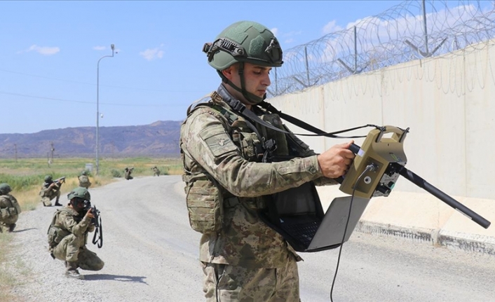 Sınırın sıfır noktasındaki birlikler düzensiz göçle mücadelede ileri teknolojiden yararlanıyor