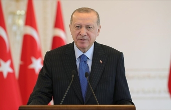 Cumhurbaşkanı Erdoğan: FETÖ'cü firariler ile elebaşlarının ülkemize iadesi hususunda güçlü dayanışma bekliyoruz
