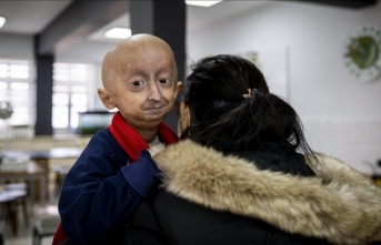 Bedeni hızla yaşlanan 9 yaşındaki Veysel, iyileşebilme umudunu asla kaybetmiyor