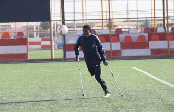Afrikalı ampute futbolcu, sosyal medya aracılığıyla Şanlıurfa'ya transfer oldu