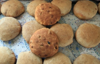 Girit göçmenlerinin asırlık mayayla pişirdiği ekmek sofralara lezzet katıyor