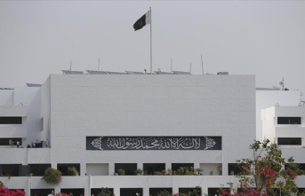 Pakistan'da Cumhurbaşkanı Alvi, Başbakan Han'ın çağrısı üzerine Meclisi feshetti