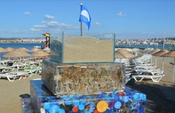 Ayvalık'ta 'Büyük Deniz Çöpleri Anıtı' sergilenmeye başlandı