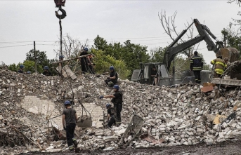 Ukrayna'da Rusya'nın vurduğu Çasov Yar şehrinde arama-kurtarma çalışmaları sürüyor
